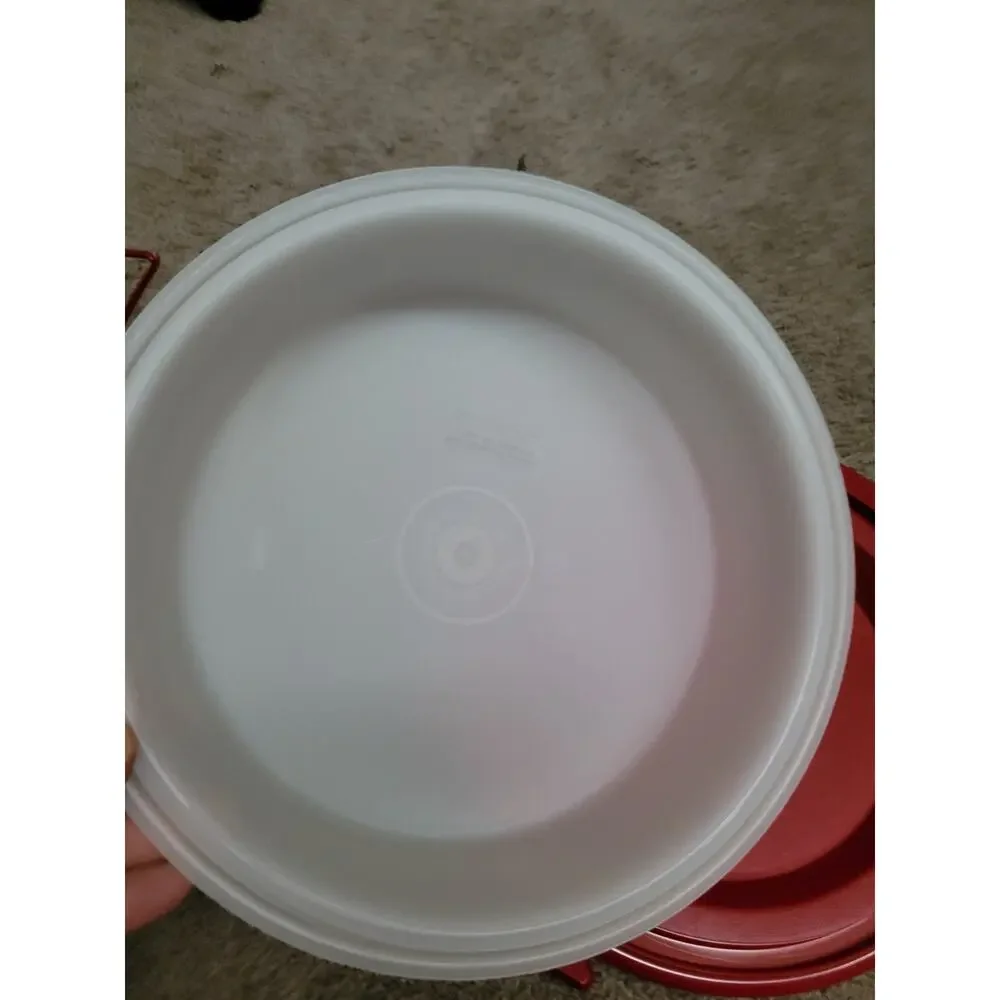 Vintage TUPPERWARE Pie Carrier with Handle Red